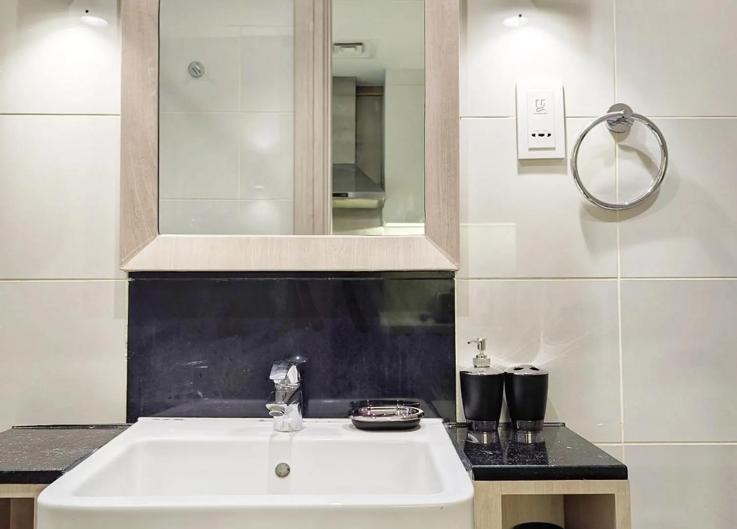 Luxe Haven Fully Furnished Studio In Business Bay, 10 Minutes Walk To Business Bay Metro Station, Closest To Burj Khalifa And Dubai Mall United Arab Emirates