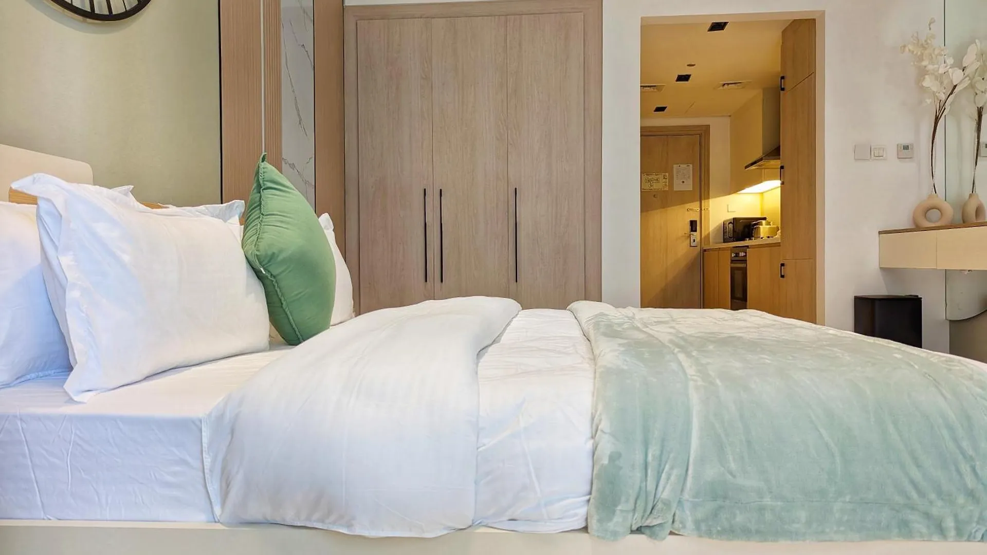 Luxe Haven Fully Furnished Studio In Business Bay, 10 Minutes Walk To Business Bay Metro Station, Closest To Burj Khalifa And Dubai Mall United Arab Emirates