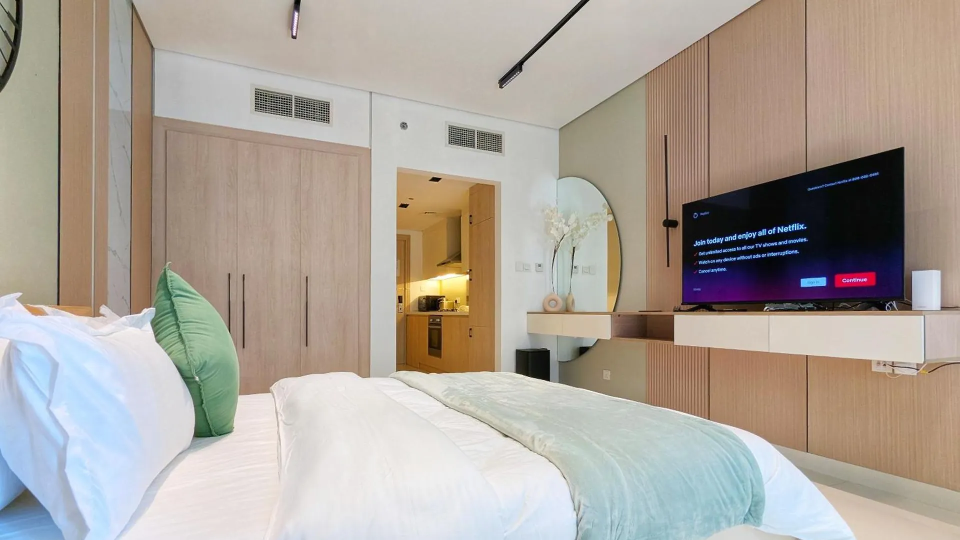Apartment Luxe Haven Fully Furnished Studio In Business Bay, 10 Minutes Walk To Business Bay Metro Station, Closest To Burj Khalifa And Dubai Mall