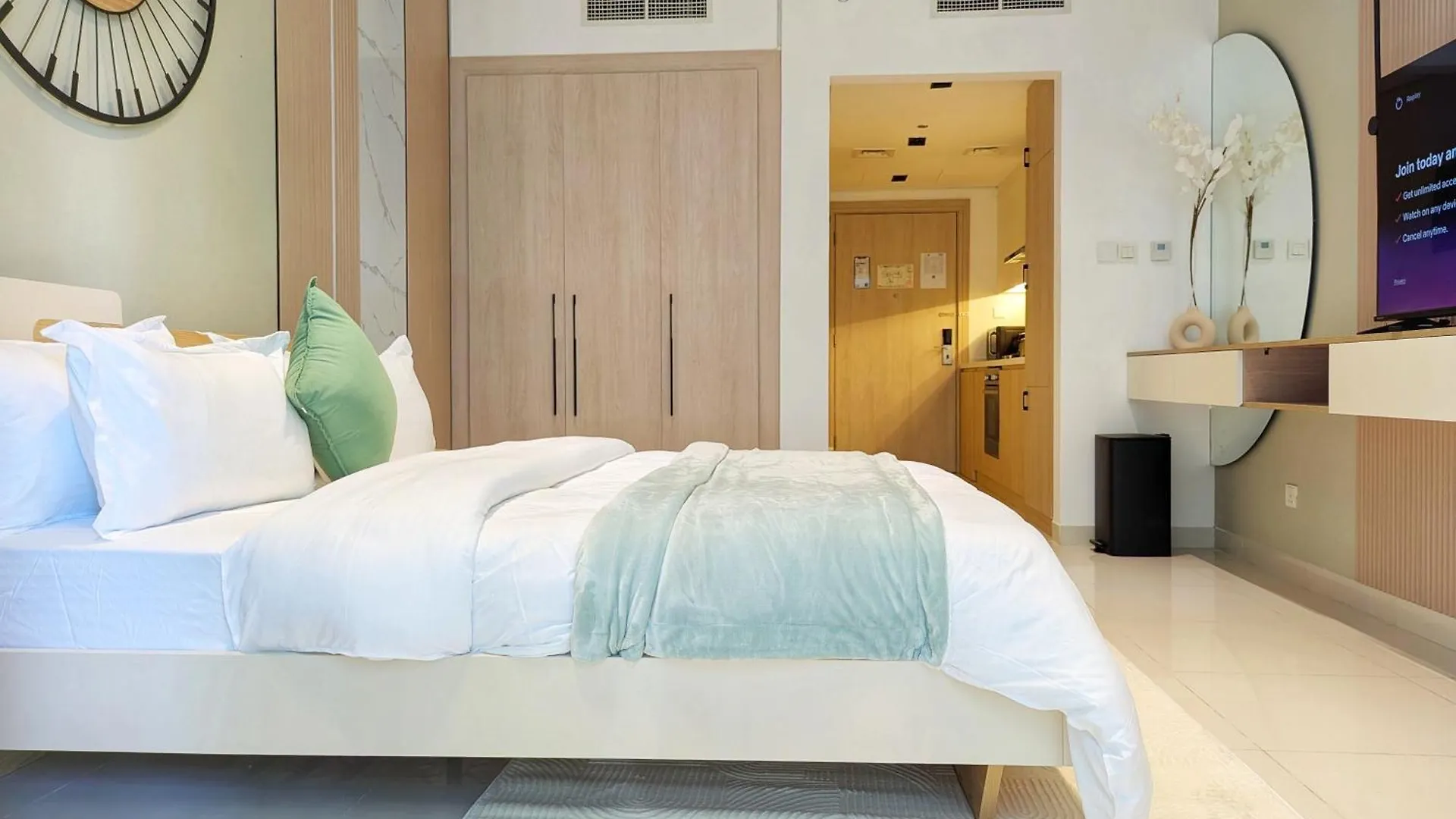 Luxe Haven Fully Furnished Studio In Business Bay, 10 Minutes Walk To Business Bay Metro Station, Closest To Burj Khalifa And Dubai Mall Apartment